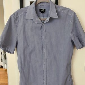 H&M men’s short sleeve button down shirt